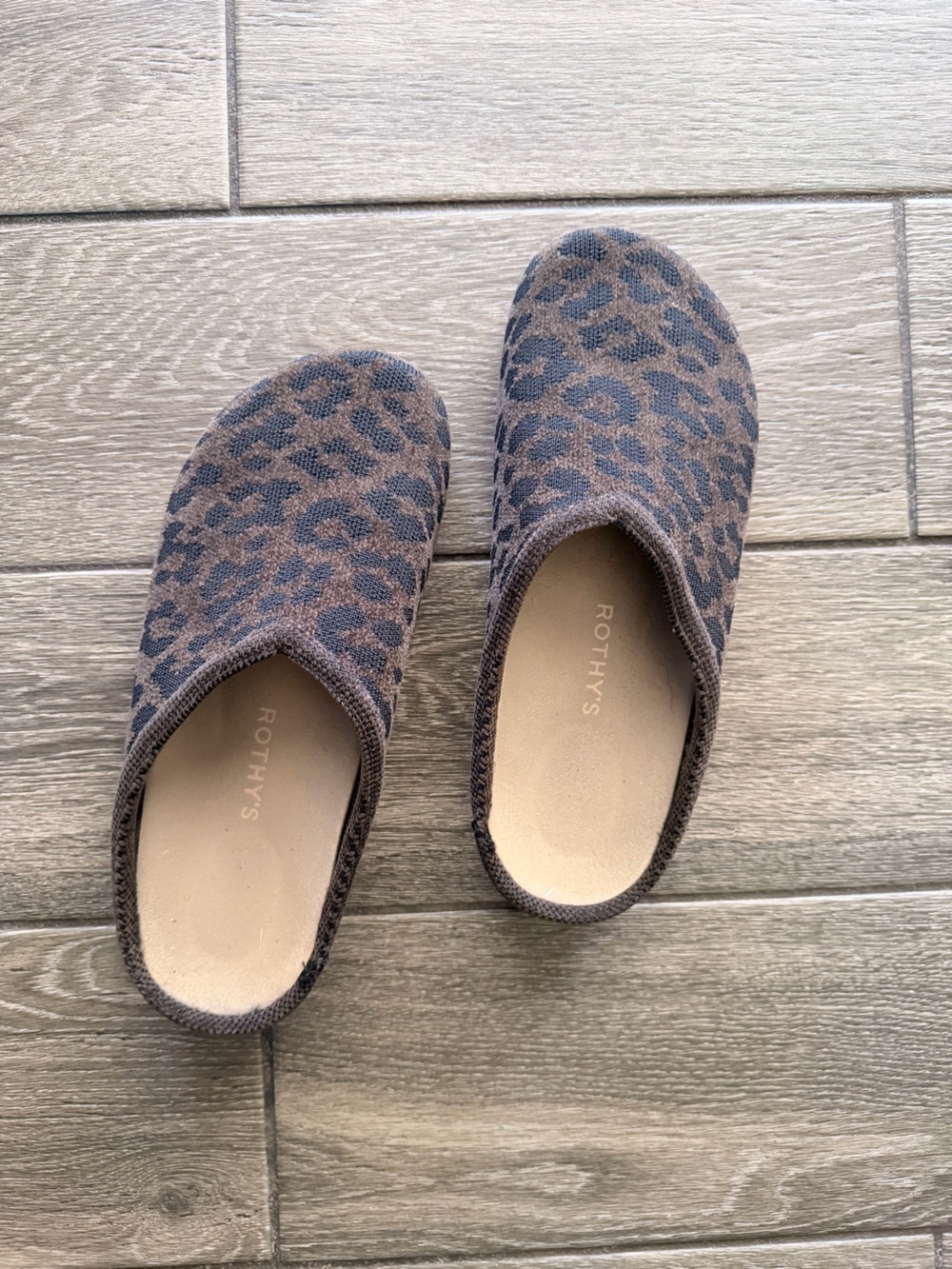 Rothy's The ReVelvet Casual Clog in Cheetah